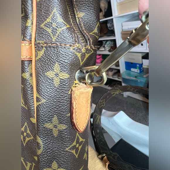 Vintage Louis Vuitton Crossbody - Picture 7 of 17